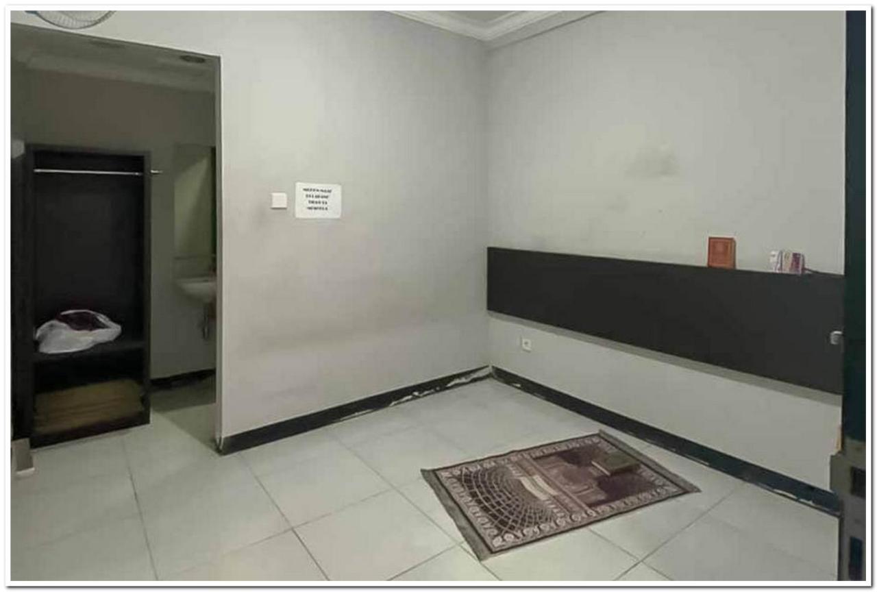 Losmen Family Syariah Bypass Juanda Mitra Reddoorz Brebek Екстериор снимка